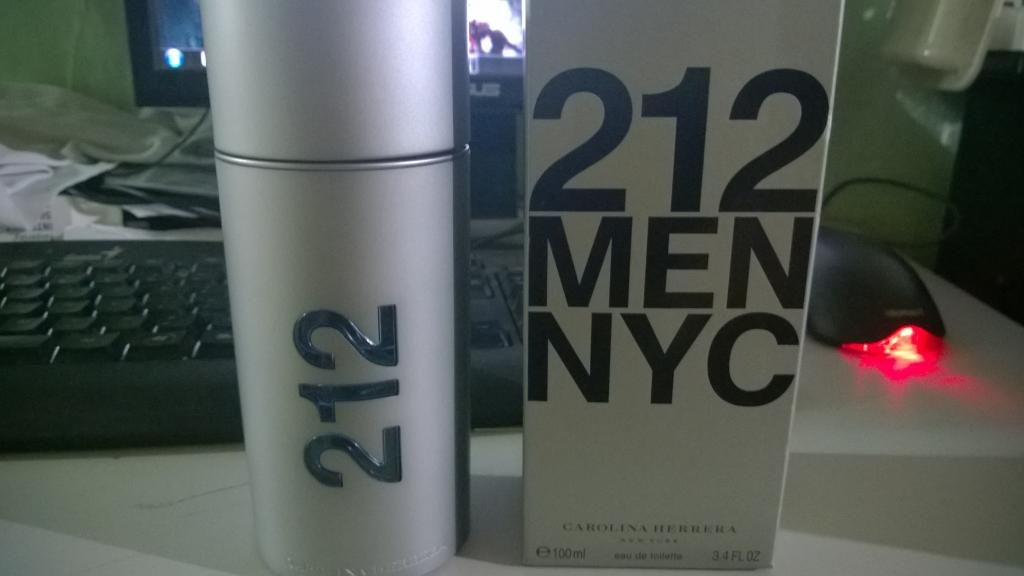 [HCM] Cần bán gấp chai Carolina Herrera 212 Men 100ml (bao test)