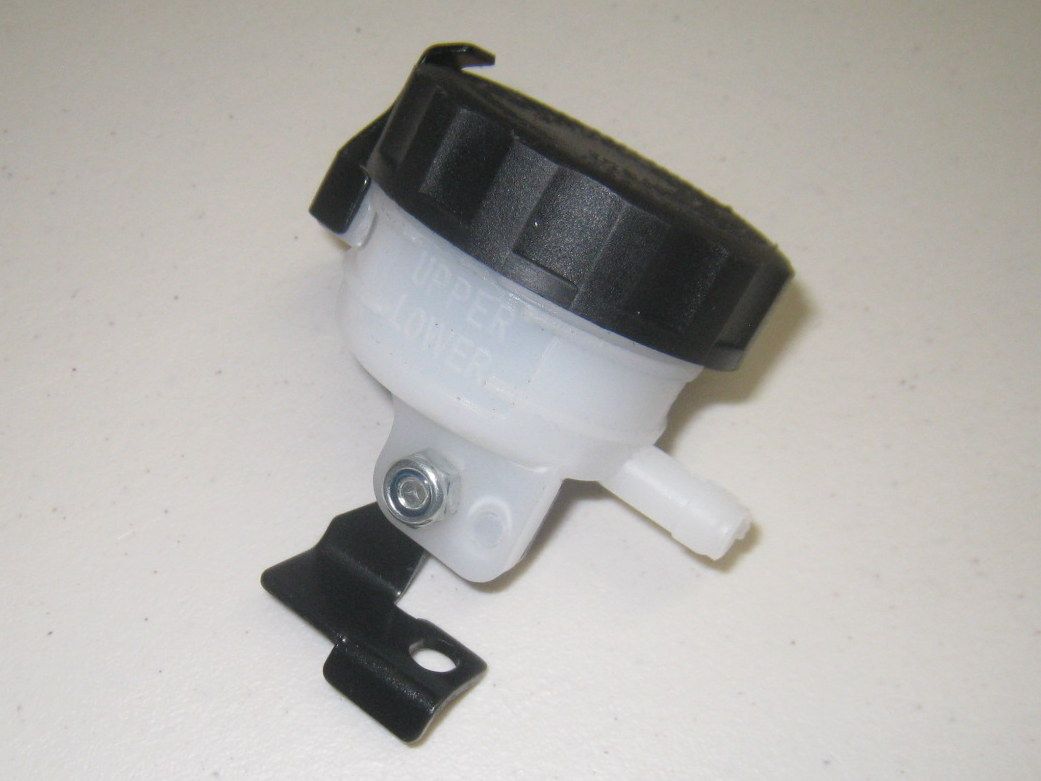Slim Front Brake Reservoir Fluid Bottle Yamaha YZFR1 YZFR6 R6S 03 04