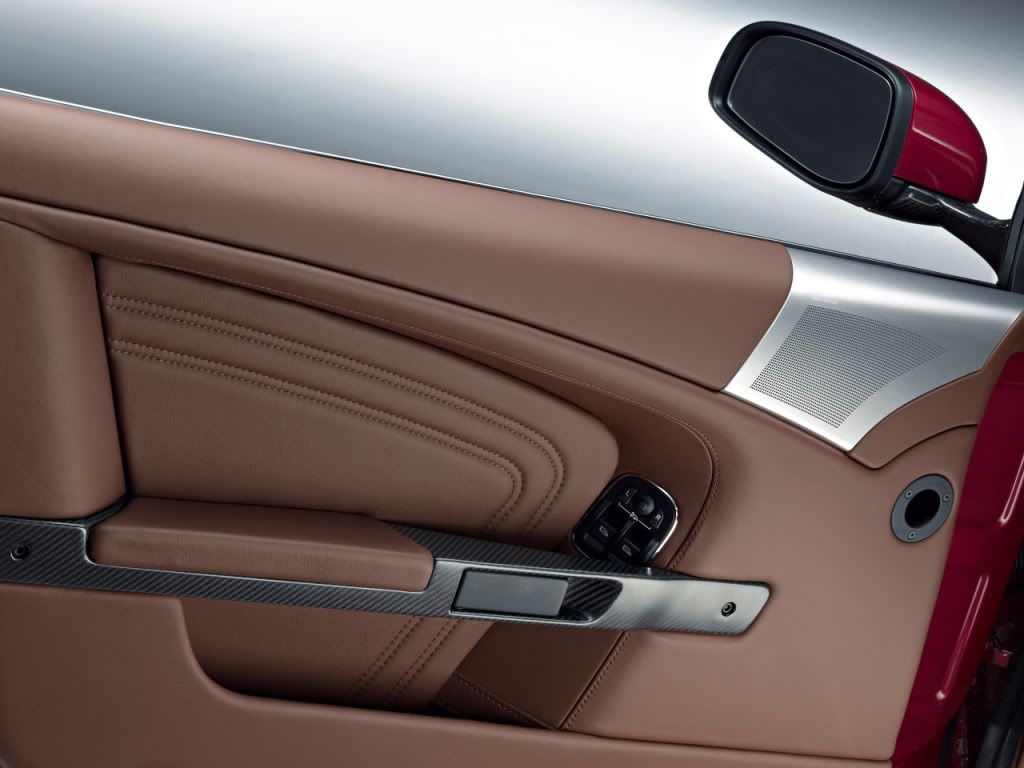 AstonMartinDBSVolante1.jpg