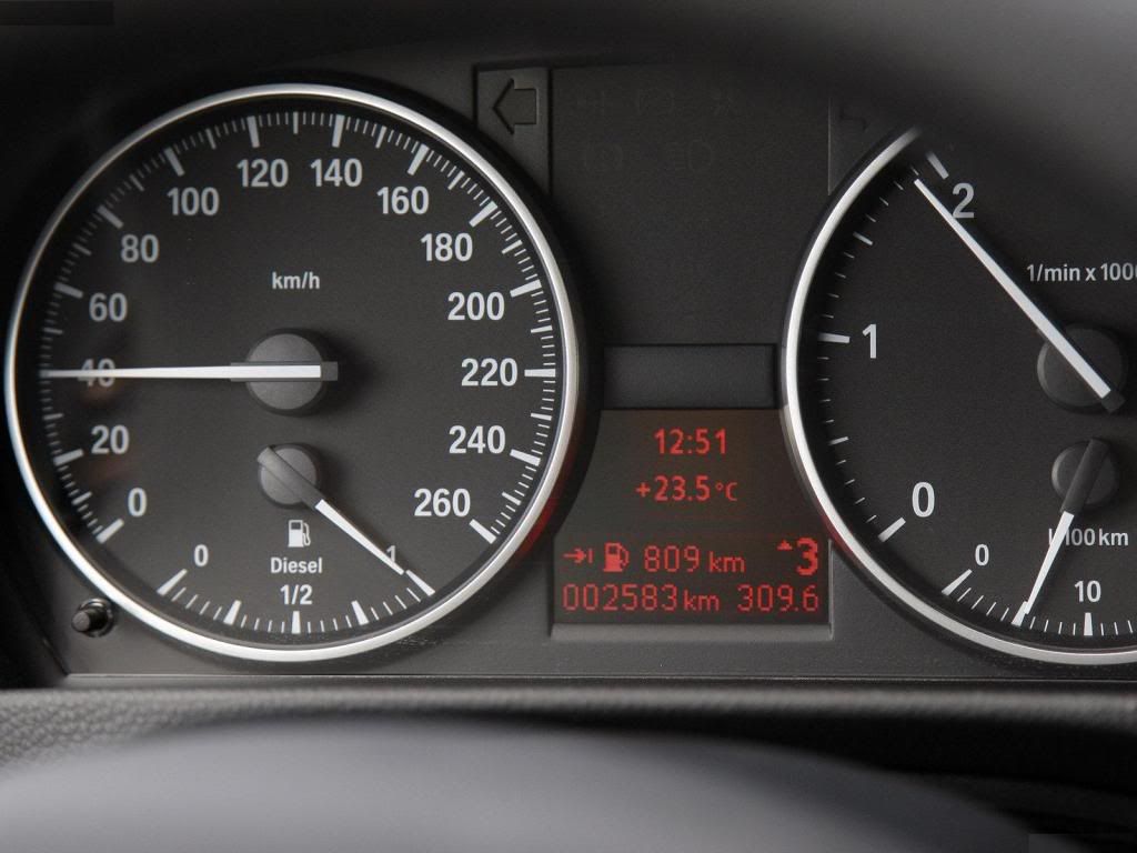 BMW-320d_EfficientDynamics_2010_-2.jpg