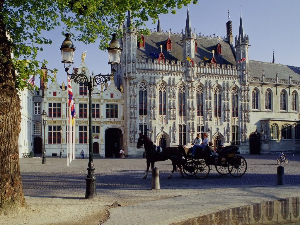 Horse-DrawnCarriageTownHallBruggeBe.jpg