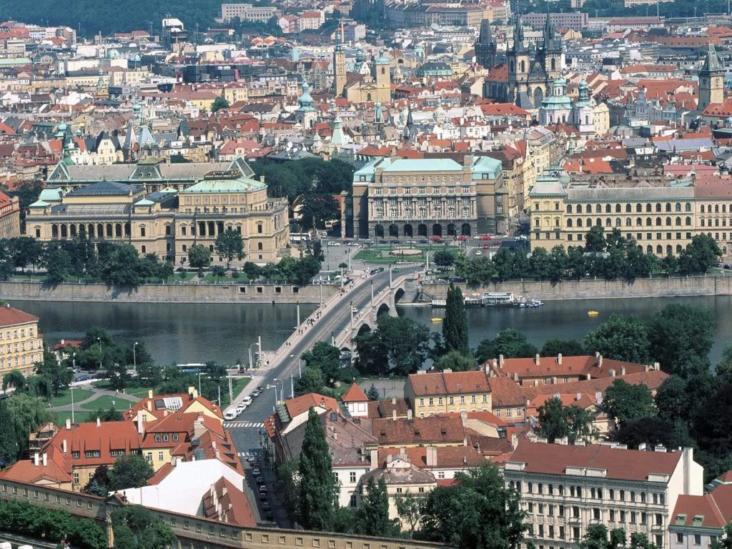 ManesuBridgeOvertheVltavaRiverPragu.jpg