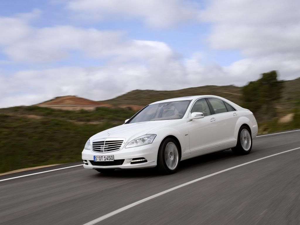 Mercedes-Benz-S400_BlueHYBRID_20-25.jpg