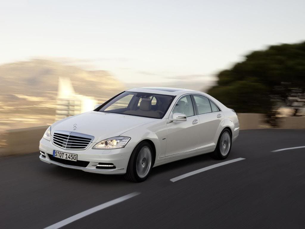 Mercedes-Benz-S400_BlueHYBRID_20-26.jpg