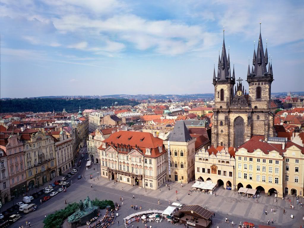 OldTownSquareandTynChurchPragueCzec.jpg